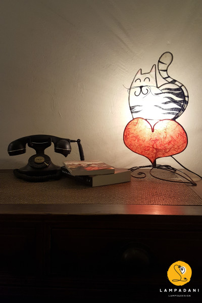 cat-shaped table lamp